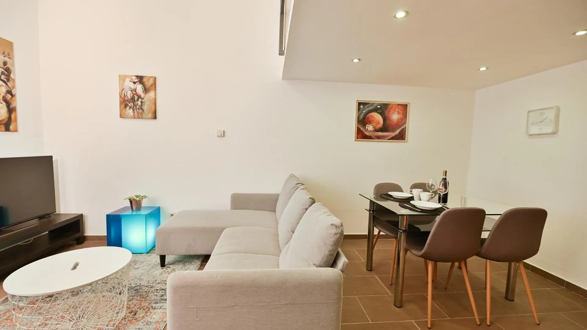 Danube Dwelling Akacfa 41 location